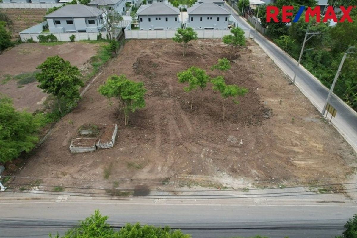 ขายที่ดินนนทบุรี บางใหญ่ บางบัวทอง : 📍ขายที่ดินสวยแปลงมุม 574 ตรว. ถมแล้ว  ใกล้ ม.Centro และ THE CITY สะพานมหาเจษฎาบดินทร์ฯ ซอยไทรม้า 18/2  จ.นนทบุรี