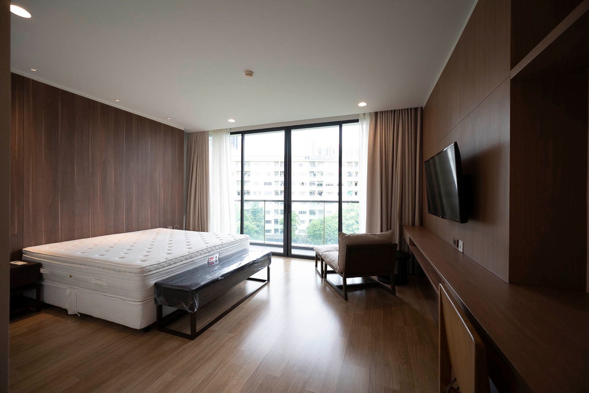 For SaleCondoOnnut, Udomsuk : Park Court Sukhumvit 77 / Pet-Friendly Spacious waterside in Onnut area. / 3 bed 285 sq.m.Tel. 0937890899