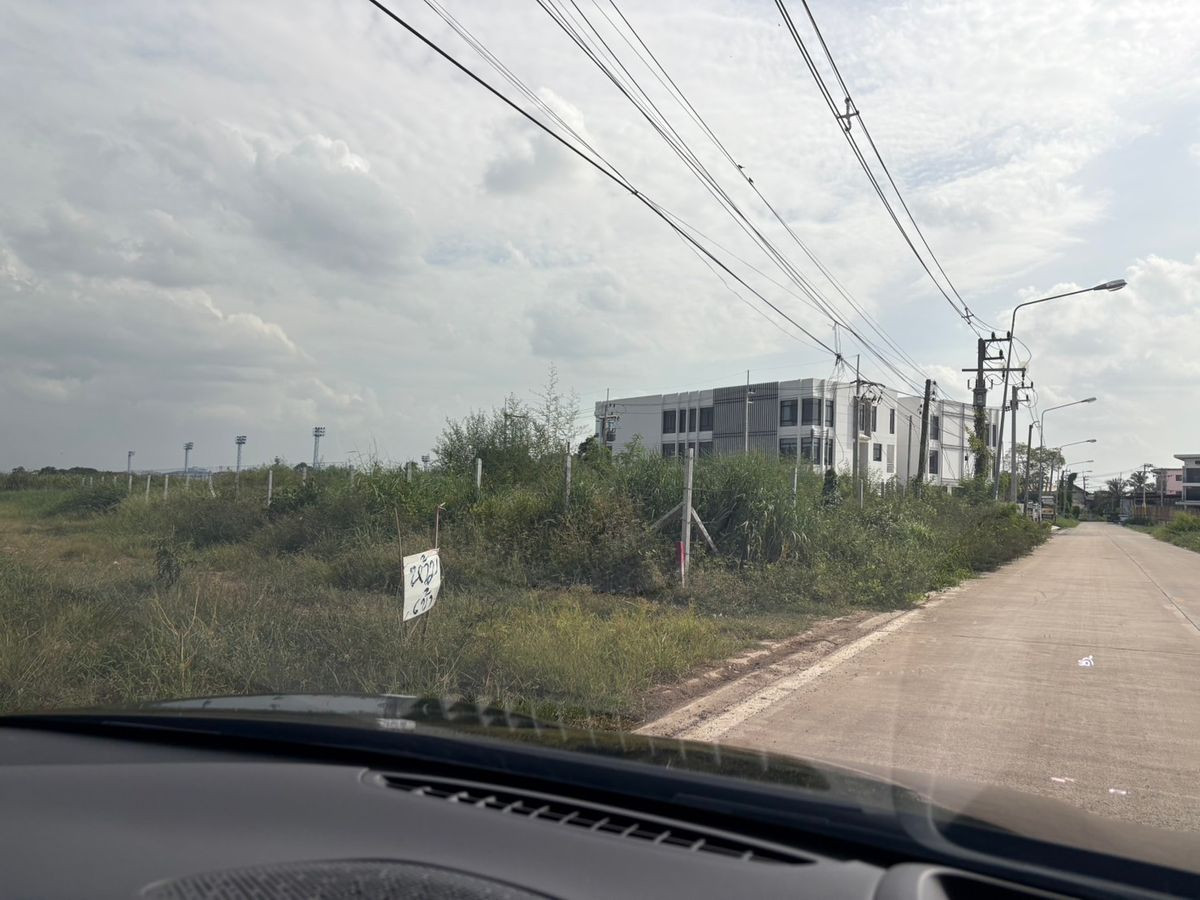 For SaleWarehousePathum Thani,Rangsit, Thammasat : 💖💖Land for sale in Rangsit, Khlong 4, Soi Rangsit-Nakhon Nayok 83/1, size 9 rai, near Khlong Si Mueang Mai Market. On the outbound road you dont have to cross many canals and villages. Adjacent to public roads on 2 sides 💖💖