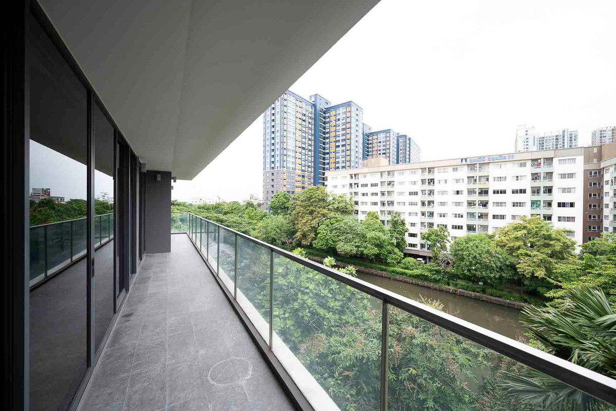 ขายคอนโดอ่อนนุช อุดมสุข : Park Court Sukhumvit 77 / Pet-Friendly ไซส์ใหญ่ ริมน้ำ ย่านอ่อนนุช / 3 ห้องนอน 285 ตร.ม. โทร 0937890899