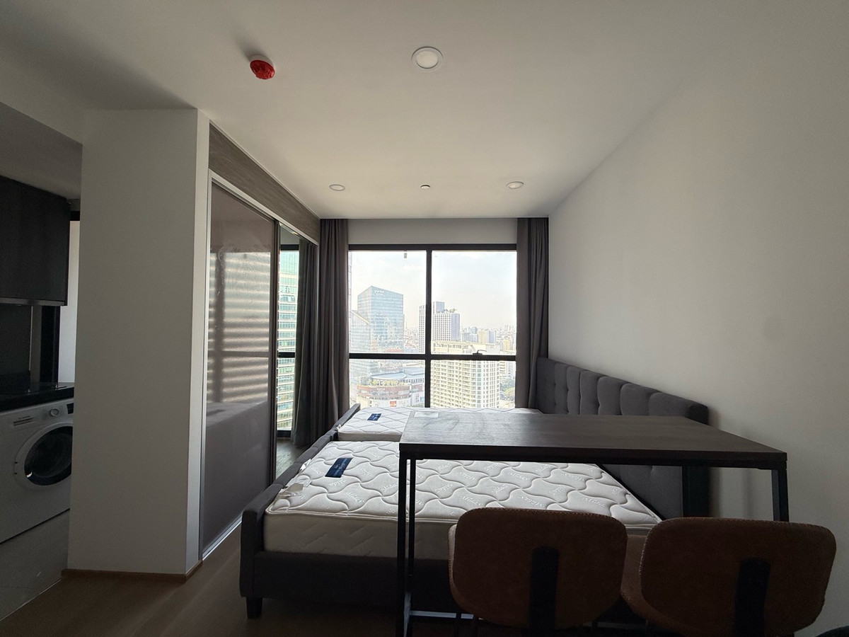 ให้เช่าคอนโดสยาม จุฬา สามย่าน : 📍 ให้เช่า / For Rent!! Ashton Chula – Silom💥สตูดิโอ | 25 ตร.ม. | เพียง 22,000฿ / เดือน 💥✨ห้องแรร์! มี 2 เตียง อยู่กับเพื่อนหาร 2 คุ้มมาก 📞 Contact: Aomam (Agent) Tel / Line ID : 095-587-1692 WhatsApp : +66 95 587 1692