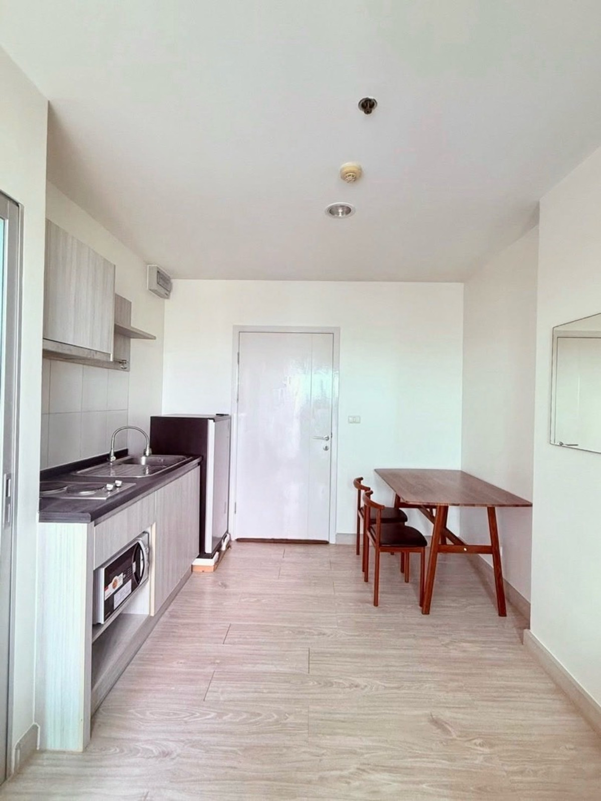 ให้เช่าคอนโดแจ้งวัฒนะ เมืองทอง : 📍 โครงการ : Aspire Ngamwongwan 
🛍️ ใกล้ห้าง : The Mall งามวงศ์วาน
💵 ราคาเช่า : 10,000 บาท / เดือน