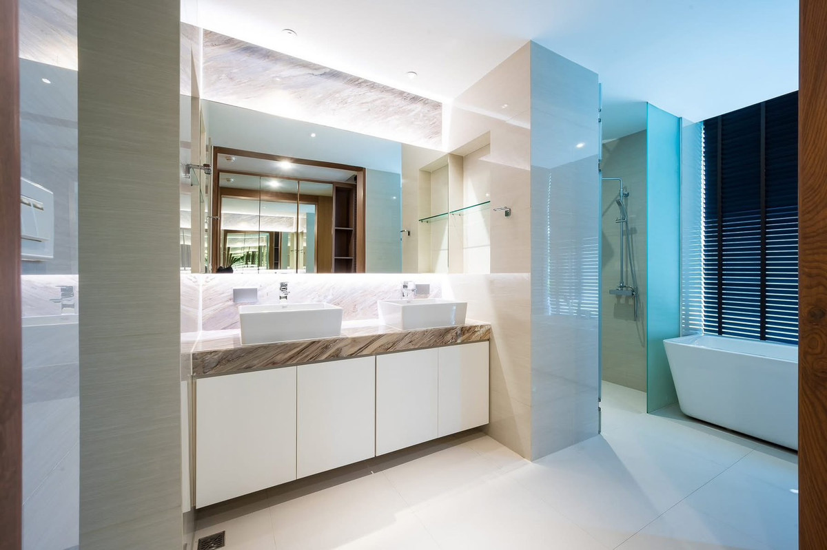 For SaleCondoOnnut, Udomsuk : Park Court Sukhumvit 77 / Pet-Friendly Spacious waterside in Onnut area. / 3 bed 285 sq.m.Tel. 0937890899