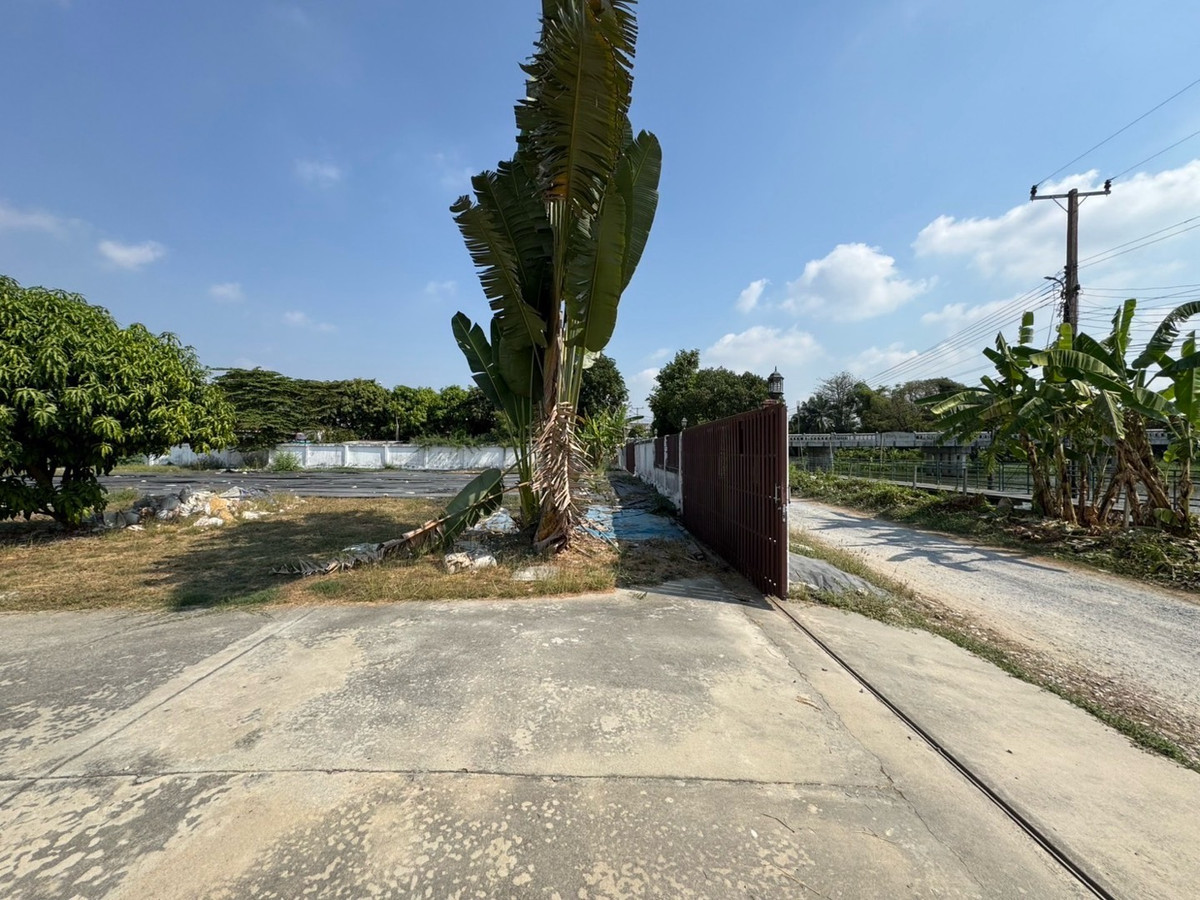 For RentHome OfficePattanakan, Srinakarin : Home office for rent, Krungthep Kreetha, new road (Soi Srinakarin - Romklao), 1 rai of land, parking for 15 cars+