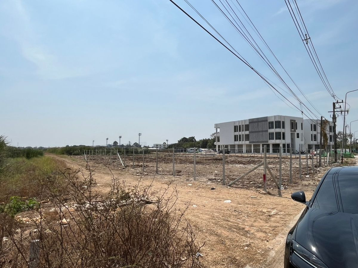 For RentLandPathum Thani,Rangsit, Thammasat : 💖💖Land for rent in Rangsit, Khlong 4, Soi Rangsit-Nakhon Nayok 83/1, size 9 rai, near Khlong Si Mueang Mai Market. On the outbound road you dont have to cross many canals and villages. Adjacent to public roads on 2 sides 💖💖