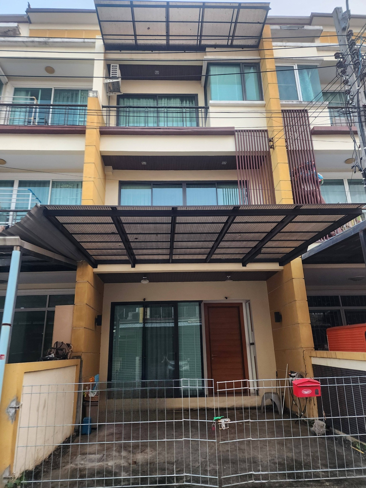 For SaleTownhomeLadprao101, Happy Land, The Mall Bang Kapi : (Code S5362) House for sale, Pradya in town project Ladphrao 101: Pradya in Town Ladphrao 101, near MRT Ladphrao 101.