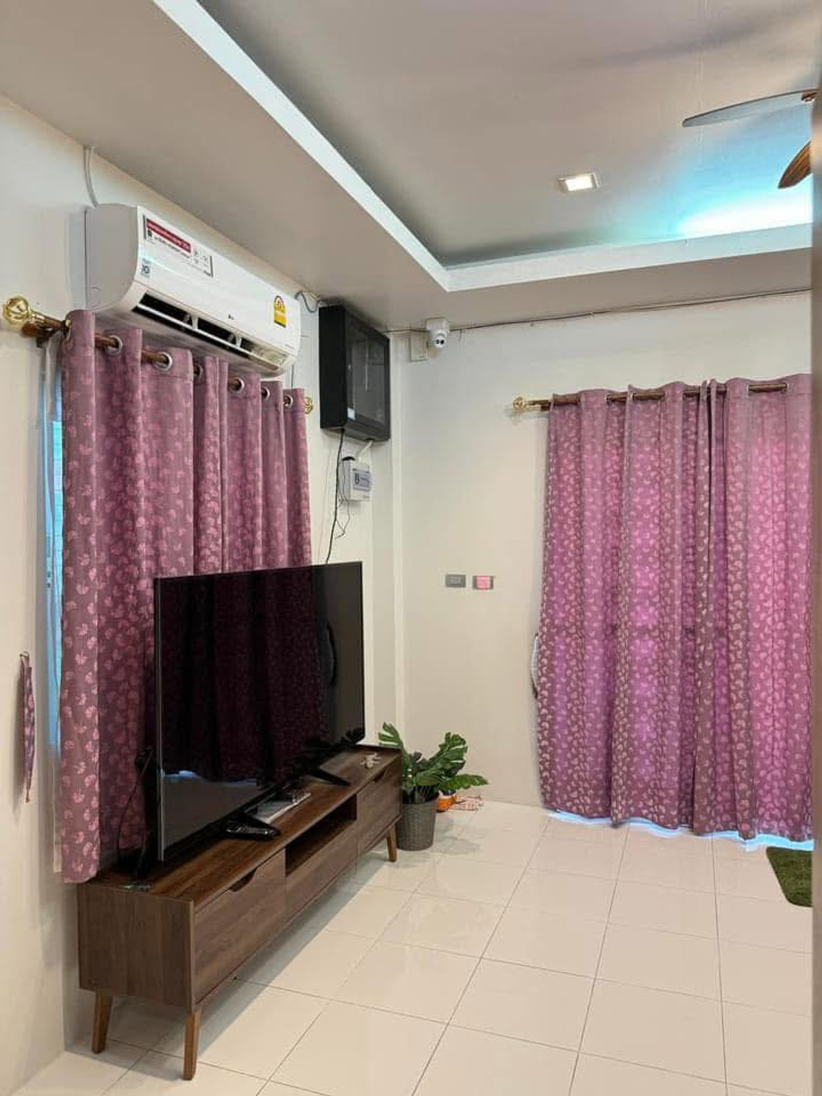 ให้เช่าบ้านพัทยา บางแสน ชลบุรี สัตหีบ : หมู่บ้าน รัตนากรวิลเลจ 17 / 2 ห้องนอน (เช่า), Ratanakorn Village 17 / 2 Bedrooms (FOR RENT) BEWN068