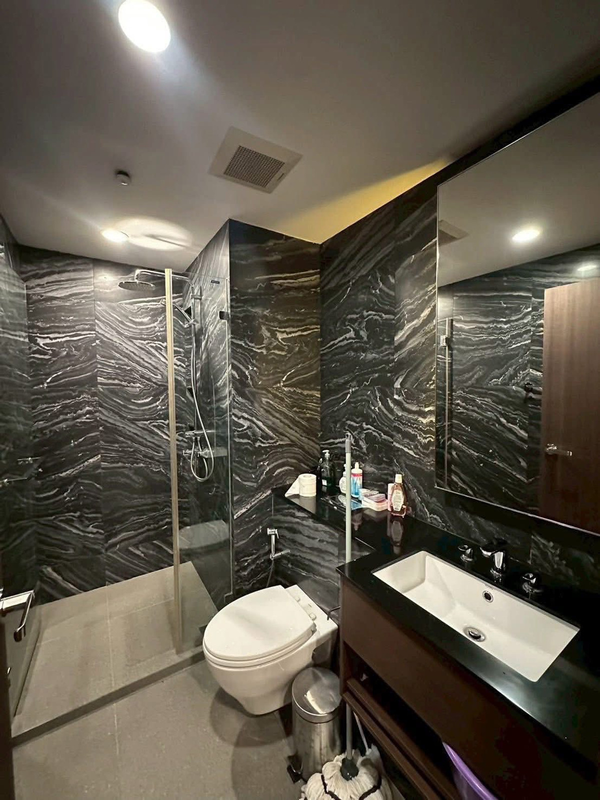 For SaleCondoOnnut, Udomsuk : Urgent Sale 📍 Whizdom Inspire Sukhumvit 📍 2 Bedrooms, 2 Bathrooms, Fully Furnished and Equipped with Appliances.