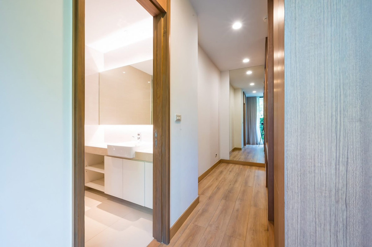 For SaleCondoOnnut, Udomsuk : Park Court Sukhumvit 77 / Pet-Friendly Spacious waterside in Onnut area. / 3 bed 285 sq.m.Tel. 0937890899
