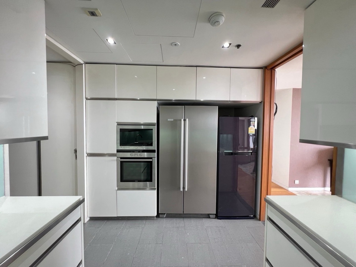 For RentCondoSathorn, Narathiwat : The Met 3b3b 192sqm 120k