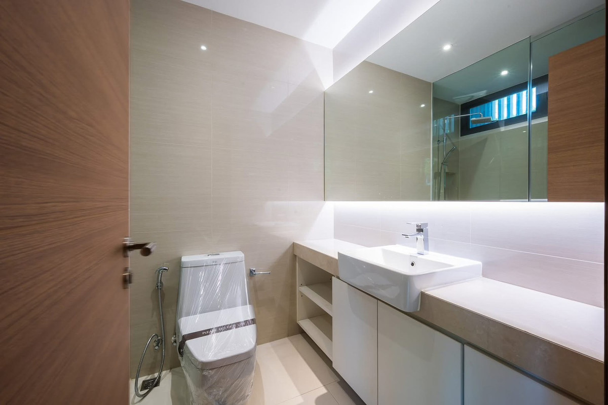 For SaleCondoOnnut, Udomsuk : Park Court Sukhumvit 77 / Pet-Friendly Spacious waterside in Onnut area. / 3 bed 285 sq.m.Tel. 0937890899