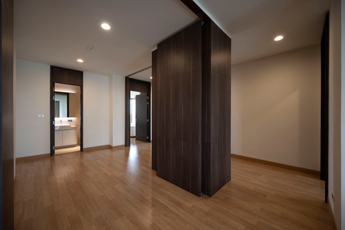 For SaleCondoOnnut, Udomsuk : Park Court Sukhumvit 77 / Pet-Friendly Spacious waterside in Onnut area. / 3 bed 285 sq.m.Tel. 0937890899