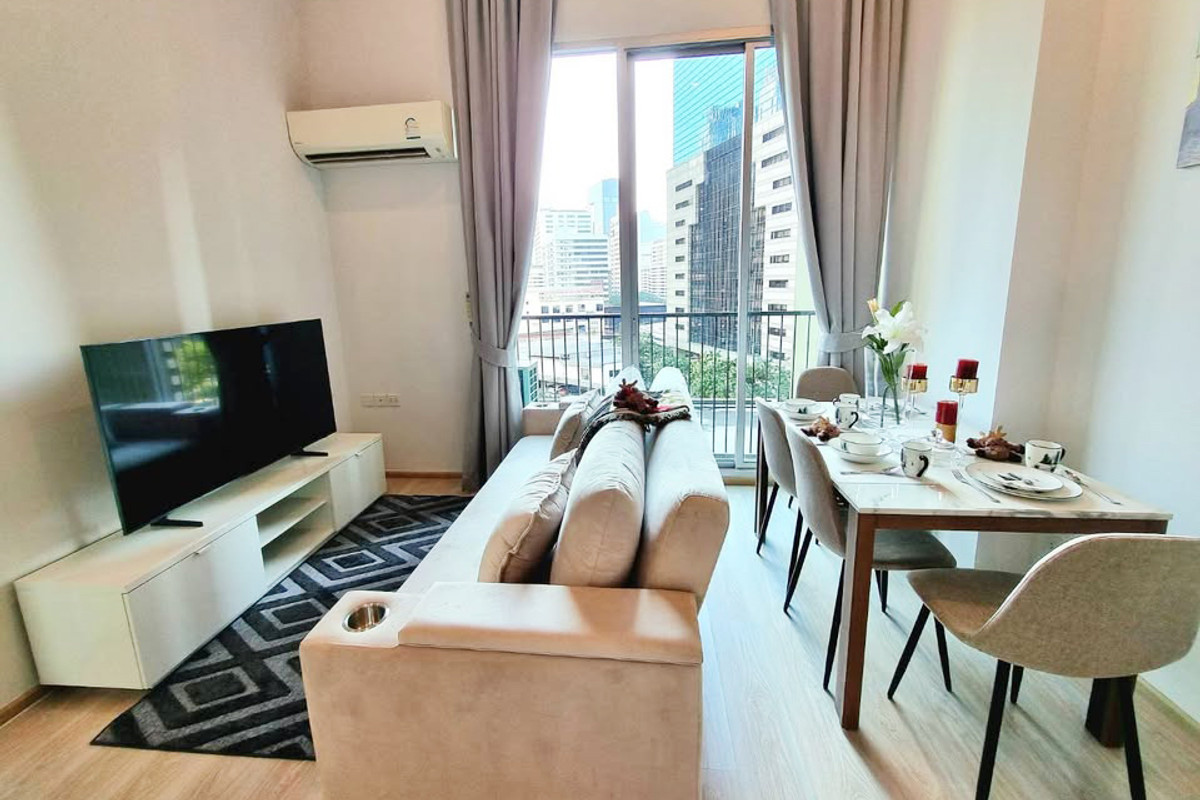 CondoRatchadapisek, Huaikwang, Suttisan : 𝐅𝐨𝐫 𝐒𝐚𝐥𝐞 & 𝐑𝐞𝐧𝐭 𝐍𝐨𝐛𝐥𝐞 𝐑𝐞𝐯𝐨𝐥𝐯𝐞 𝐑𝐚𝐭𝐜𝐡𝐚𝐝𝐚 𝟐, 𝐟𝐮𝐥𝐥𝐲 𝐟𝐮𝐫𝐧𝐢𝐬𝐡𝐞𝐝, 𝟐 𝐛𝐞𝐝𝐫𝐨𝐨𝐦𝐬, 𝟐 𝐛𝐚𝐭𝐡𝐫𝐨𝐨𝐦𝐬