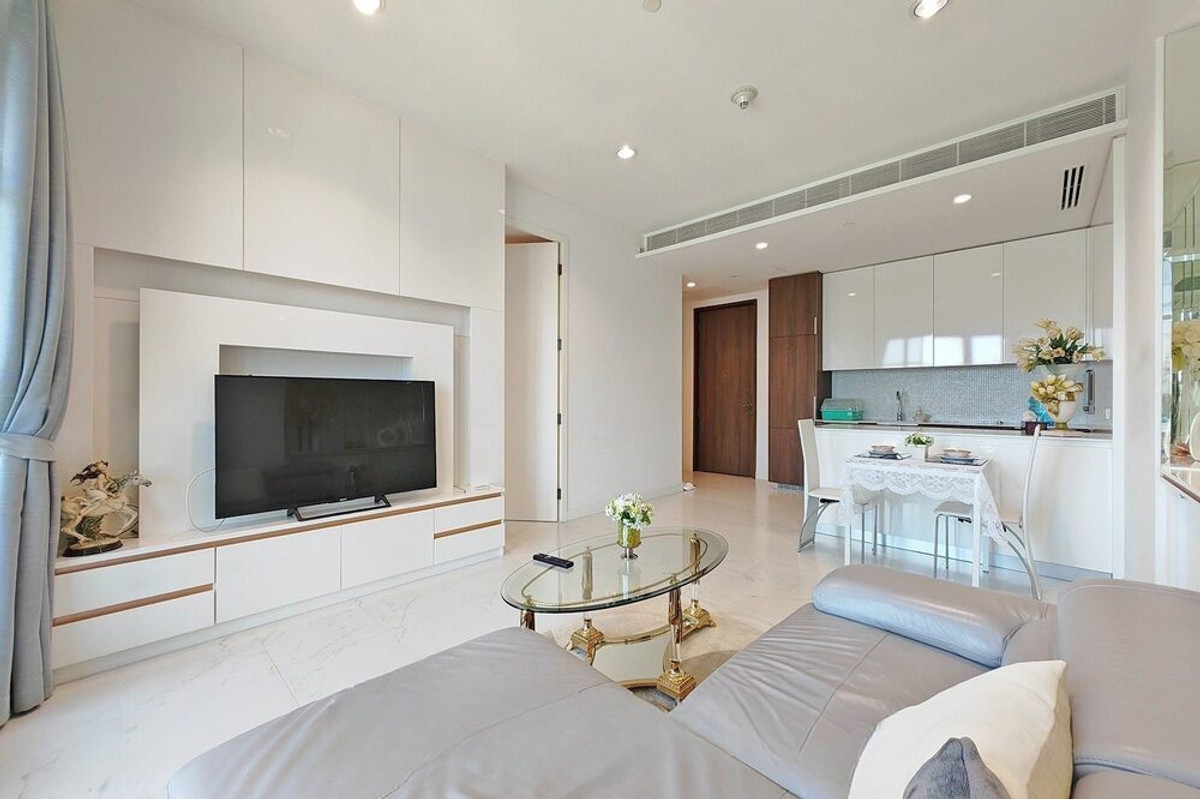 For RentCondoWitthayu, Chidlom, Langsuan, Ploenchit : 🔥 For Rent !! Luxurious condominium !! Spacious room, 🔥 Code C20260200016.........185 Rajadamri, 1 bedroom, 1 bathroom, high floor 17++, furnished, modern style, ready to move in📣📣