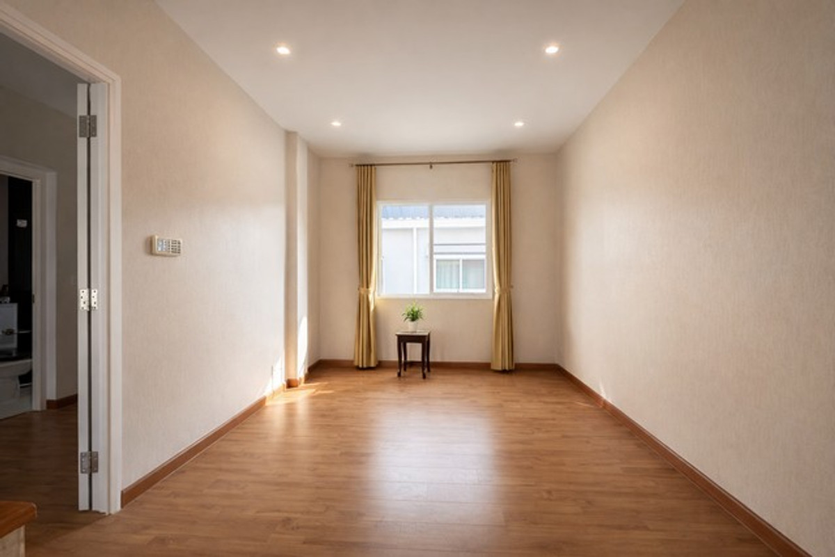 ขายบ้านลาดกระบัง สุวรรณภูมิ : คาซ่า พรีเมี่ยม อ่อนนุช วงแหวน  ไม่ใช่ทุกวัน…ที่บ้าน 4 ห้องนอน ทิศเหนือ ในโครงการพรีเมียม จะเปิดขายที่ 7.5 ล้าน