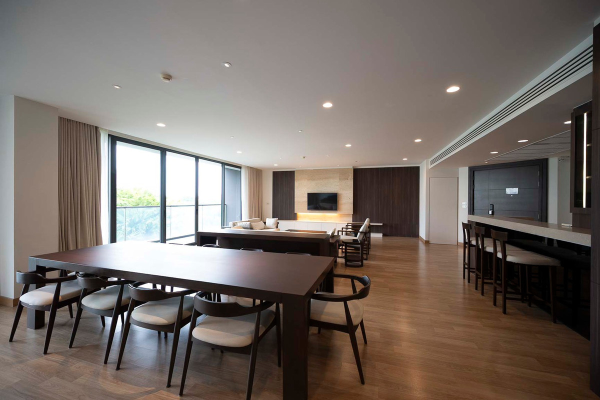 For SaleCondoOnnut, Udomsuk : Park Court Sukhumvit 77 / Pet-Friendly Spacious waterside in Onnut area. / 3 bed 285 sq.m.Tel. 0937890899