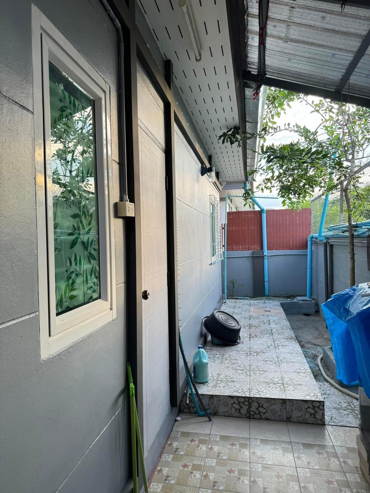 ให้เช่าบ้านพัทยา บางแสน ชลบุรี สัตหีบ : หมู่บ้าน รัตนากรวิลเลจ 17 / 2 ห้องนอน (เช่า), Ratanakorn Village 17 / 2 Bedrooms (FOR RENT) BEWN068