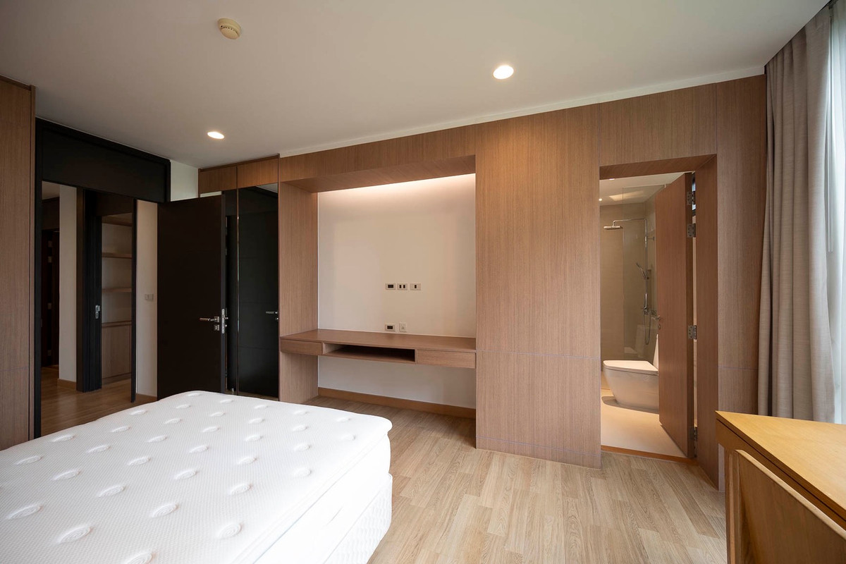 For SaleCondoOnnut, Udomsuk : Park Court Sukhumvit 77 / Pet-Friendly Spacious waterside in Onnut area. / 3 bed 285 sq.m.Tel. 0937890899