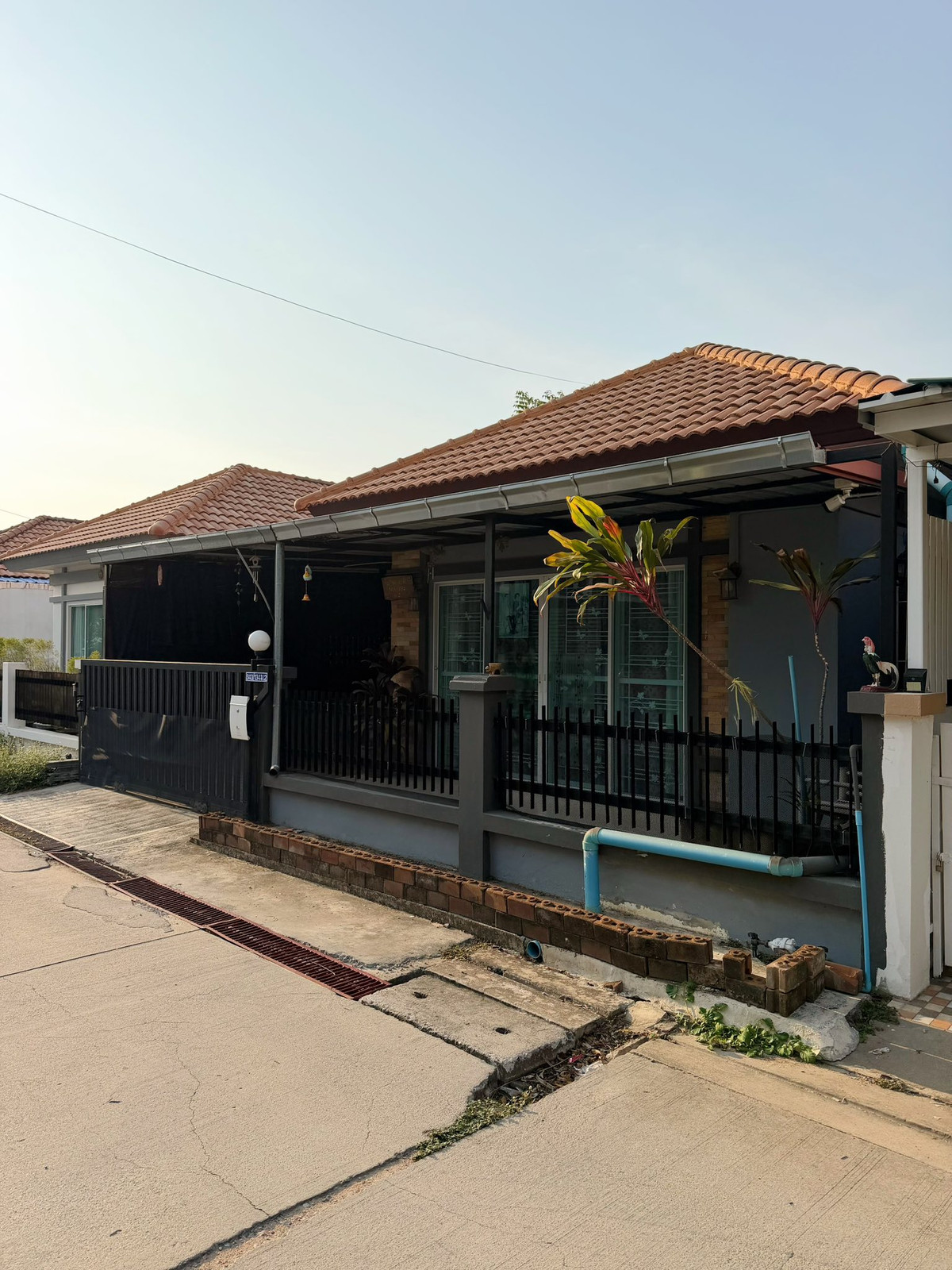 ให้เช่าบ้านพัทยา บางแสน ชลบุรี สัตหีบ : หมู่บ้าน รัตนากรวิลเลจ 17 / 2 ห้องนอน (เช่า), Ratanakorn Village 17 / 2 Bedrooms (FOR RENT) BEWN068