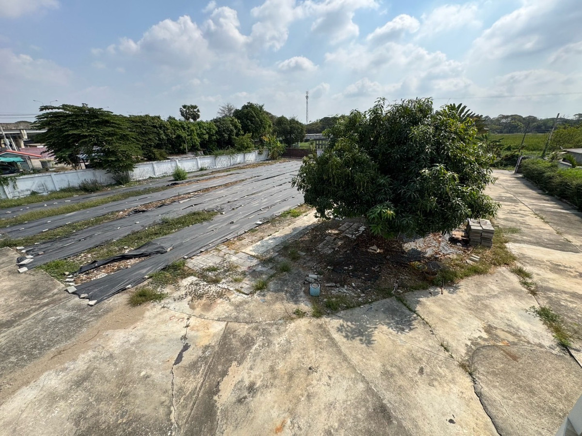 For RentHome OfficePattanakan, Srinakarin : Home office for rent, Krungthep Kreetha, new road (Soi Srinakarin - Romklao), 1 rai of land, parking for 15 cars+