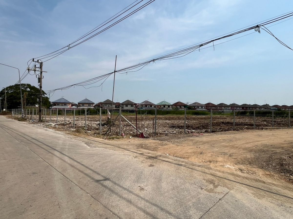 For SaleWarehousePathum Thani,Rangsit, Thammasat : 💖💖Land for sale in Rangsit, Khlong 4, Soi Rangsit-Nakhon Nayok 83/1, size 9 rai, near Khlong Si Mueang Mai Market. On the outbound road you dont have to cross many canals and villages. Adjacent to public roads on 2 sides 💖💖