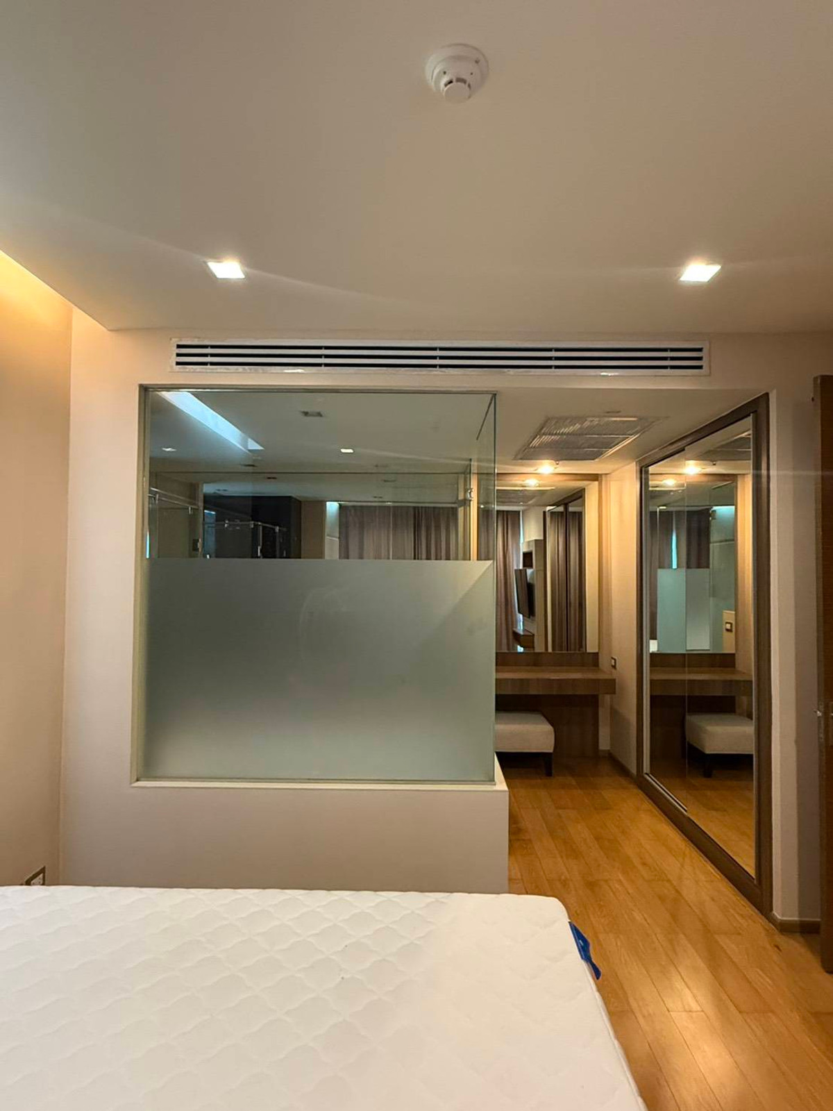 ขายคอนโดสาทร นราธิวาส : The Address Sathorn / 2นอน ห้องมุม ราคาดีที่สุดในตลาด ใกล้ BTS เซนต์หลุยส์ / 2 ห้องนอน 76 ตร.ม. โทร 0937890899