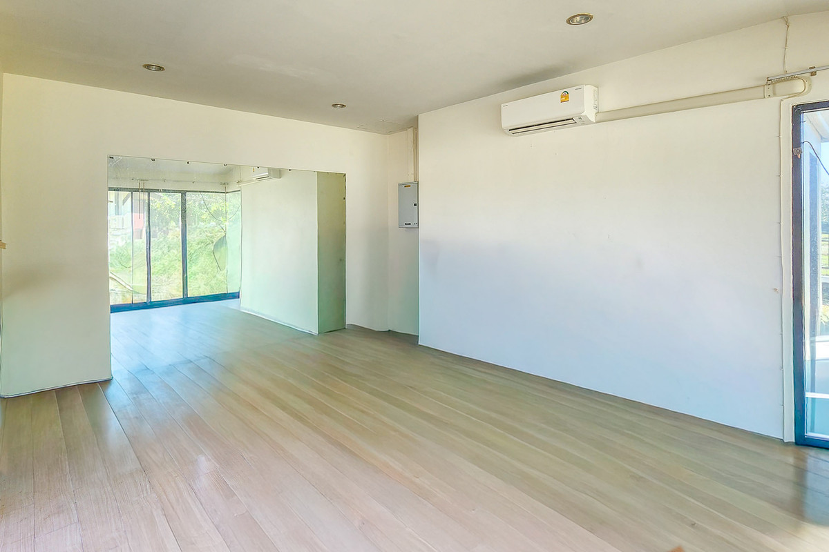 ขายบ้านเชียงใหม่ : บ้านสวนส่วนตัวหลังใหญ่ พร้อมสระว่ายน้ำ บรรยากาศเงียบสงบ