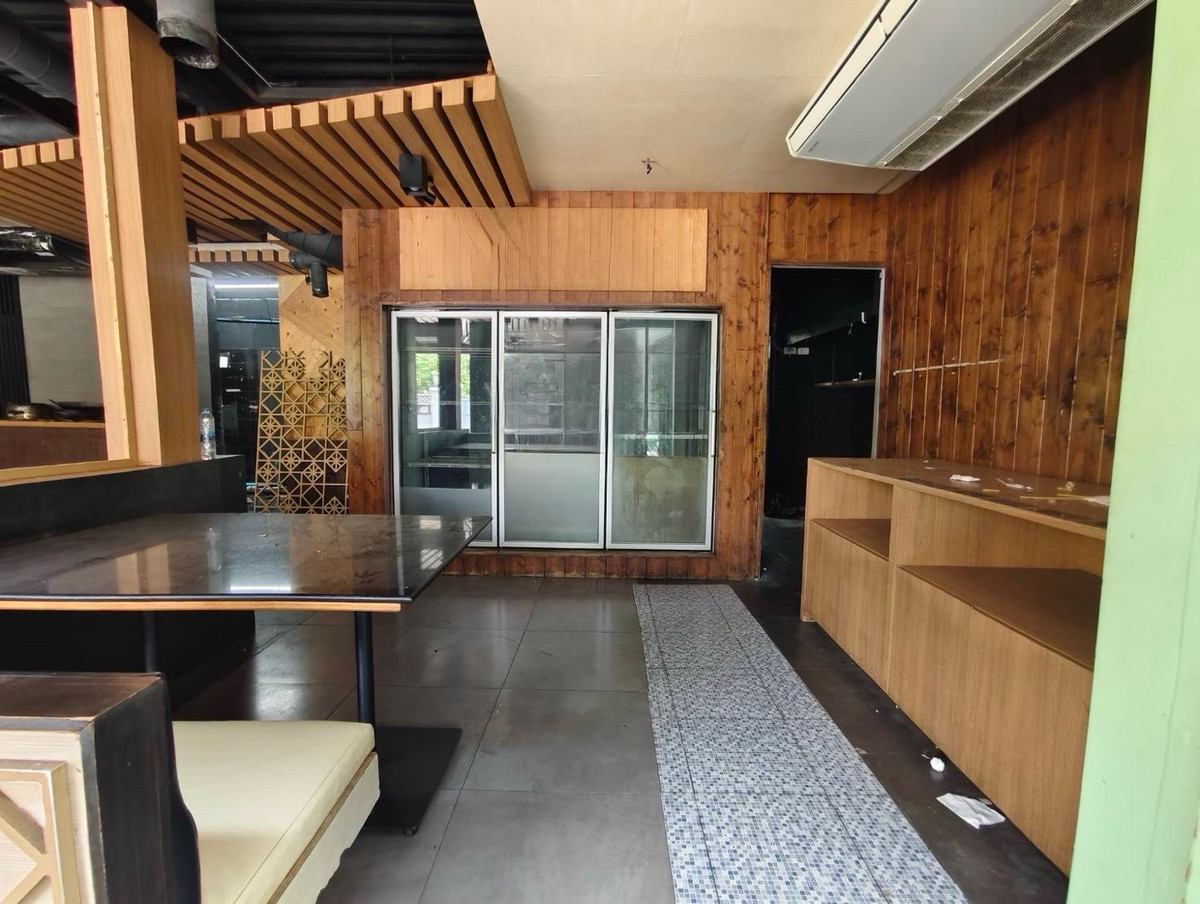 ให้เช่าร้านค้า/ตลาดนัดสุขุมวิท อโศก ทองหล่อ : พื้นที่เช่า ทำธุรกิจ ขนาด 250 ตรม 2 ชั้น @ ทองหล่อ ใกล้ BTS ทองหล่อ 900 เมตร มีที่จอดรถ