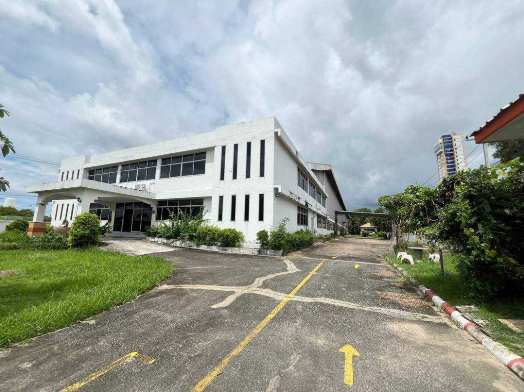 For SaleLandChachoengsao : For sale: Land with factory and office building, 6 rai 1 ngan 2 square wah. Yellow zoning.