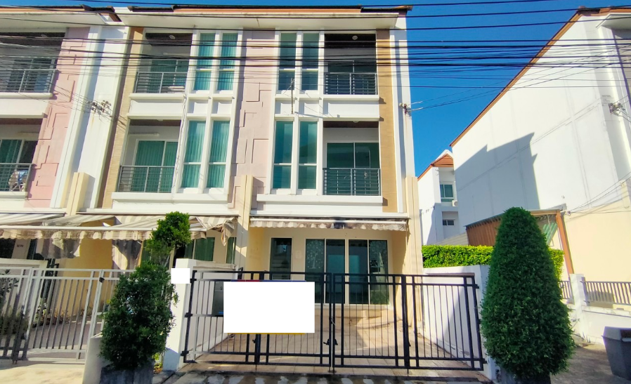 ขายทาวน์โฮมลาดกระบัง สุวรรณภูมิ : ขาย ทาวน์เฮ้าส์ โครงการบ้านกลางเมือง เอสเซ้นส์ ศรีนครินทร์