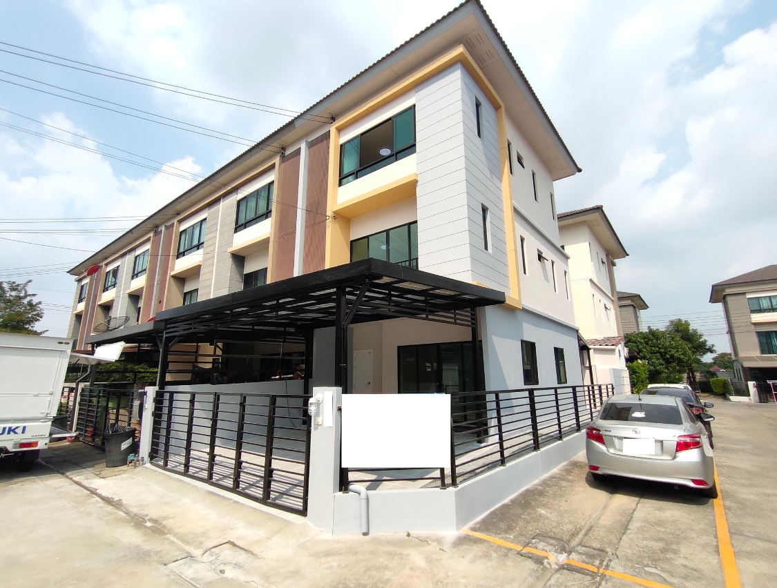 ขายทาวน์โฮมลาดกระบัง สุวรรณภูมิ : ทาวน์เฮ้าส์ 3 ชั้น ทำเลอ่อนนุช–วงแหวน ใกล้เมือง เดินทางง่าย ราคาดี!