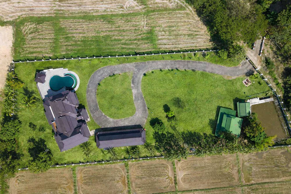 ขายบ้านเชียงใหม่ : บ้านสวนส่วนตัวหลังใหญ่ พร้อมสระว่ายน้ำ บรรยากาศเงียบสงบ