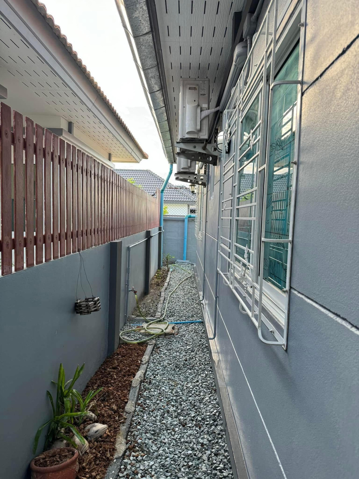 ให้เช่าบ้านพัทยา บางแสน ชลบุรี สัตหีบ : หมู่บ้าน รัตนากรวิลเลจ 17 / 2 ห้องนอน (เช่า), Ratanakorn Village 17 / 2 Bedrooms (FOR RENT) BEWN068