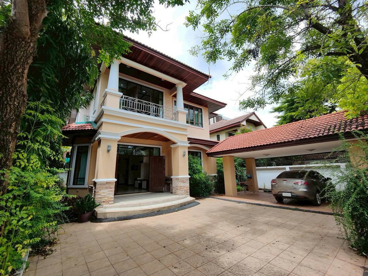 For RentHouseSukhumvit, Asoke, Thonglor : Detached house 4-bedroom for rent in the heart of Sukhumvit - Ekkamai Soi 10