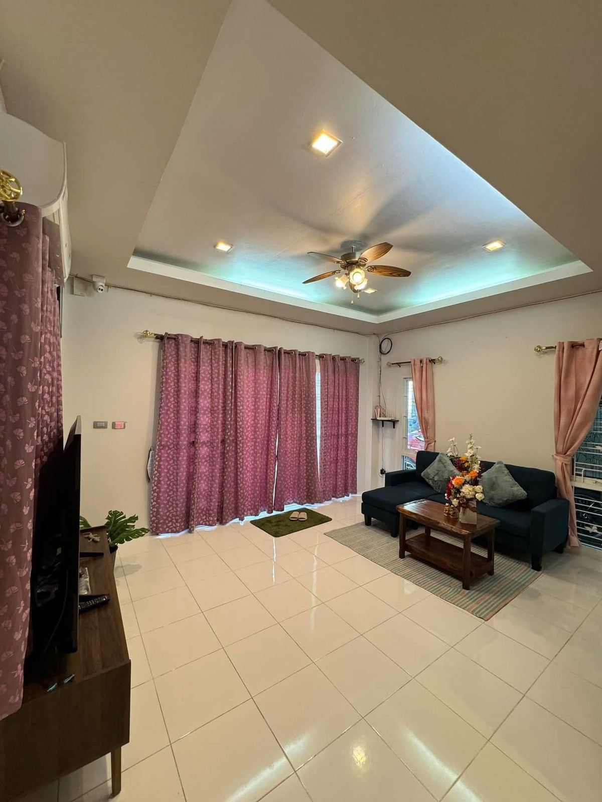 ให้เช่าบ้านพัทยา บางแสน ชลบุรี สัตหีบ : หมู่บ้าน รัตนากรวิลเลจ 17 / 2 ห้องนอน (เช่า), Ratanakorn Village 17 / 2 Bedrooms (FOR RENT) BEWN068