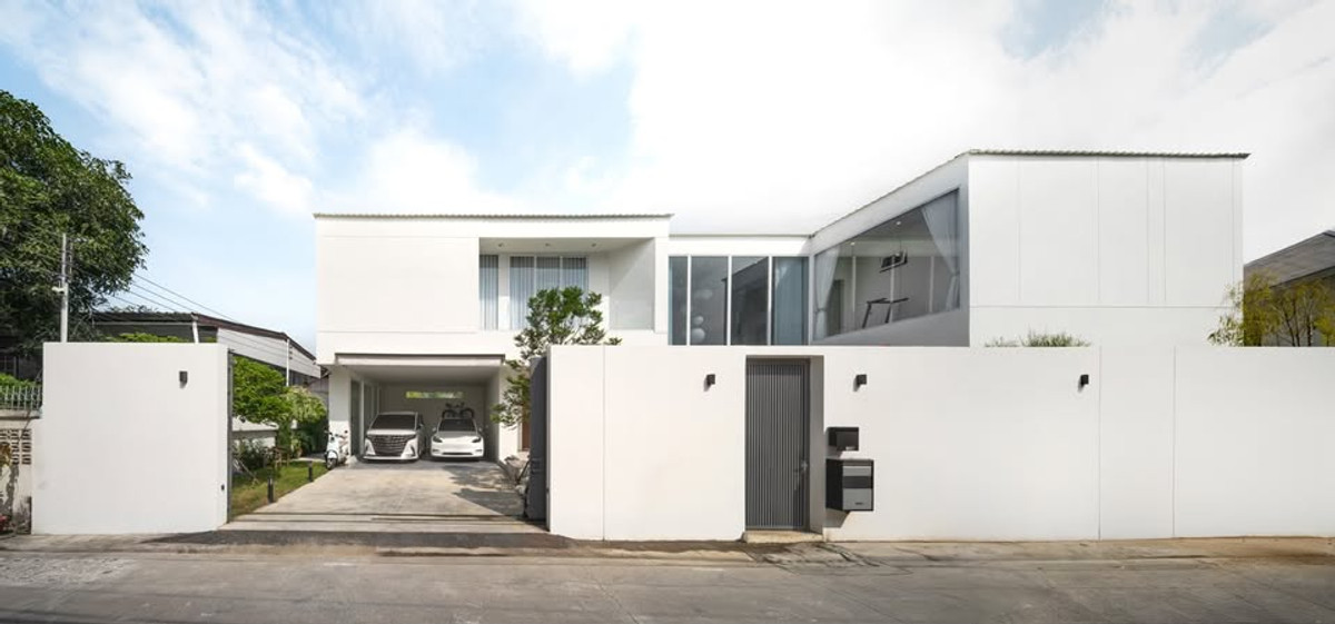 Chokchai 4, Ladprao 71, Ladprao 48, : Luxury pool villa for rent in Ladprao area, 300,000 THB/month, also available for sale at 30 million THB/month [MKh260203]