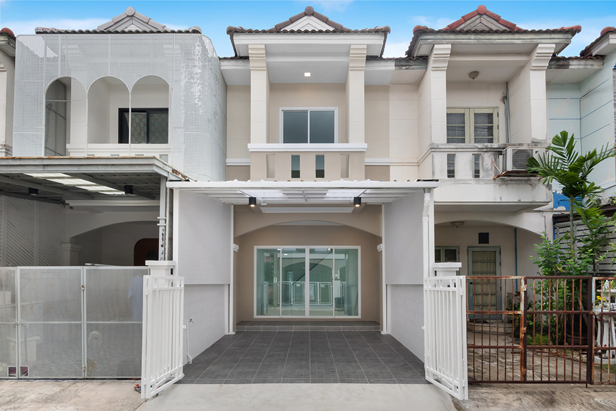 ขายทาวน์โฮมนนทบุรี บางใหญ่ บางบัวทอง : ทาวน์โฮม 2 ชั้น รีโนเวทใหม่ พุทธชาด บางบัวทอง (ซอยเถ้าแก่น้อย) ใกล้สี่แยกบางพลู ต่อเติมครบ หิ้วกระเป๋าเข้าอยู่ได้เลย