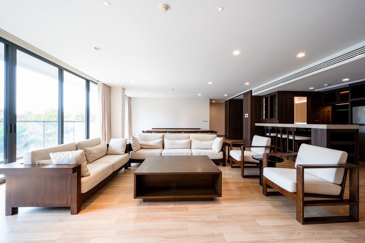 For SaleCondoOnnut, Udomsuk : Park Court Sukhumvit 77 / Pet-Friendly Spacious waterside in Onnut area. / 3 bed 285 sq.m.Tel. 0937890899