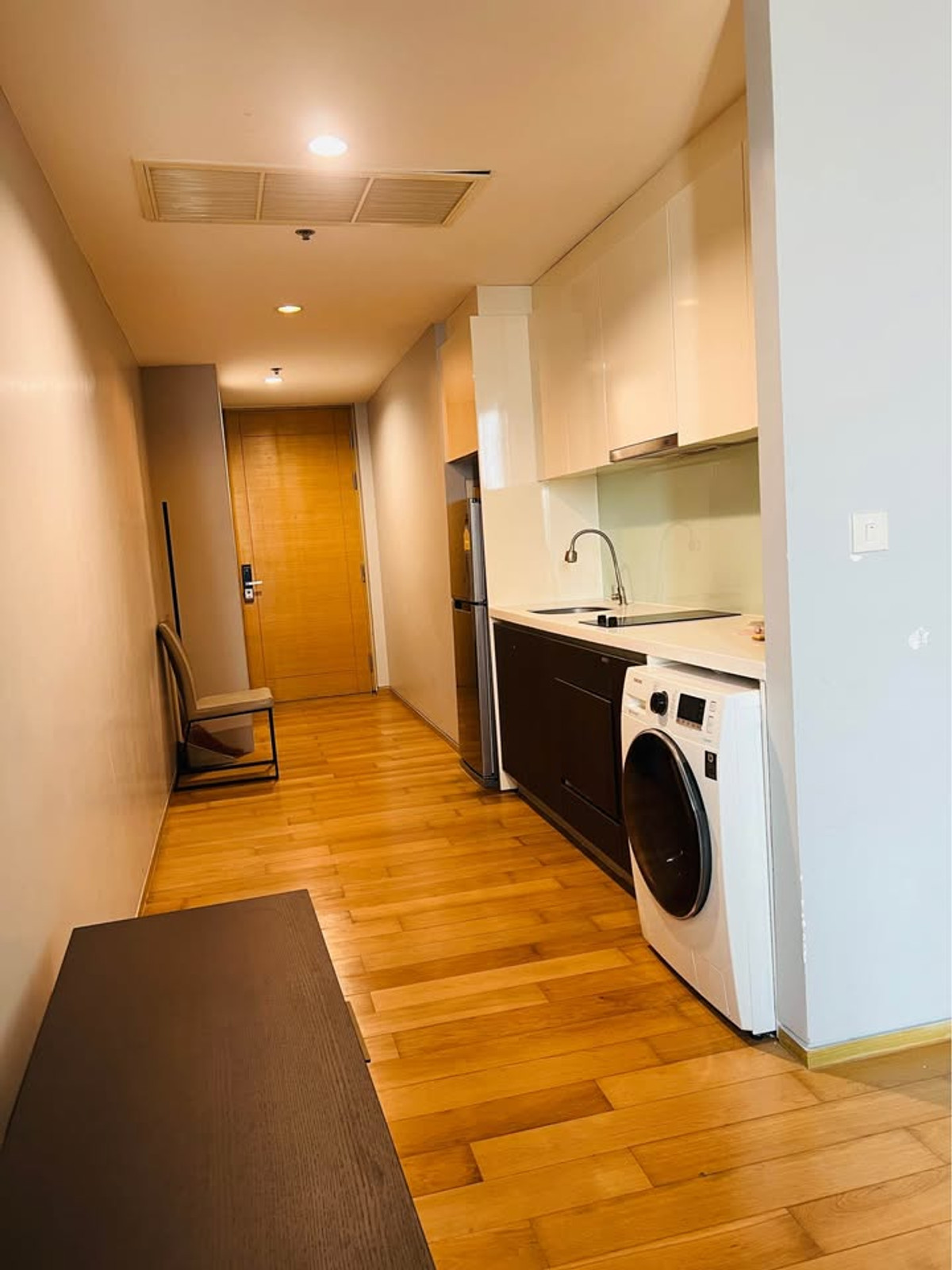 ขายคอนโดสาทร นราธิวาส : The breeze Narathiwas  / 1 Bedroom (FOR SALE), เดอะ บรีซ นราธิวาส - ช่องนนทรี / 1 ห้องนอน (ขาย) LD042