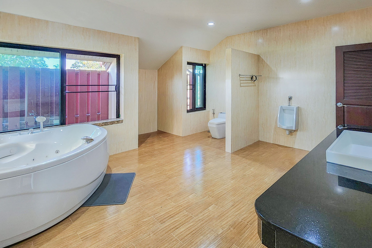 ขายบ้านเชียงใหม่ : บ้านสวนส่วนตัวหลังใหญ่ พร้อมสระว่ายน้ำ บรรยากาศเงียบสงบ