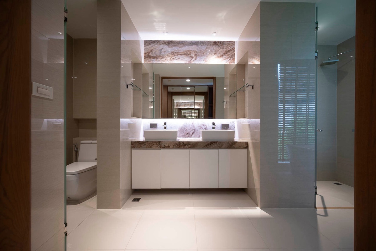 For SaleCondoOnnut, Udomsuk : Park Court Sukhumvit 77 / Pet-Friendly Spacious waterside in Onnut area. / 3 bed 285 sq.m.Tel. 0937890899