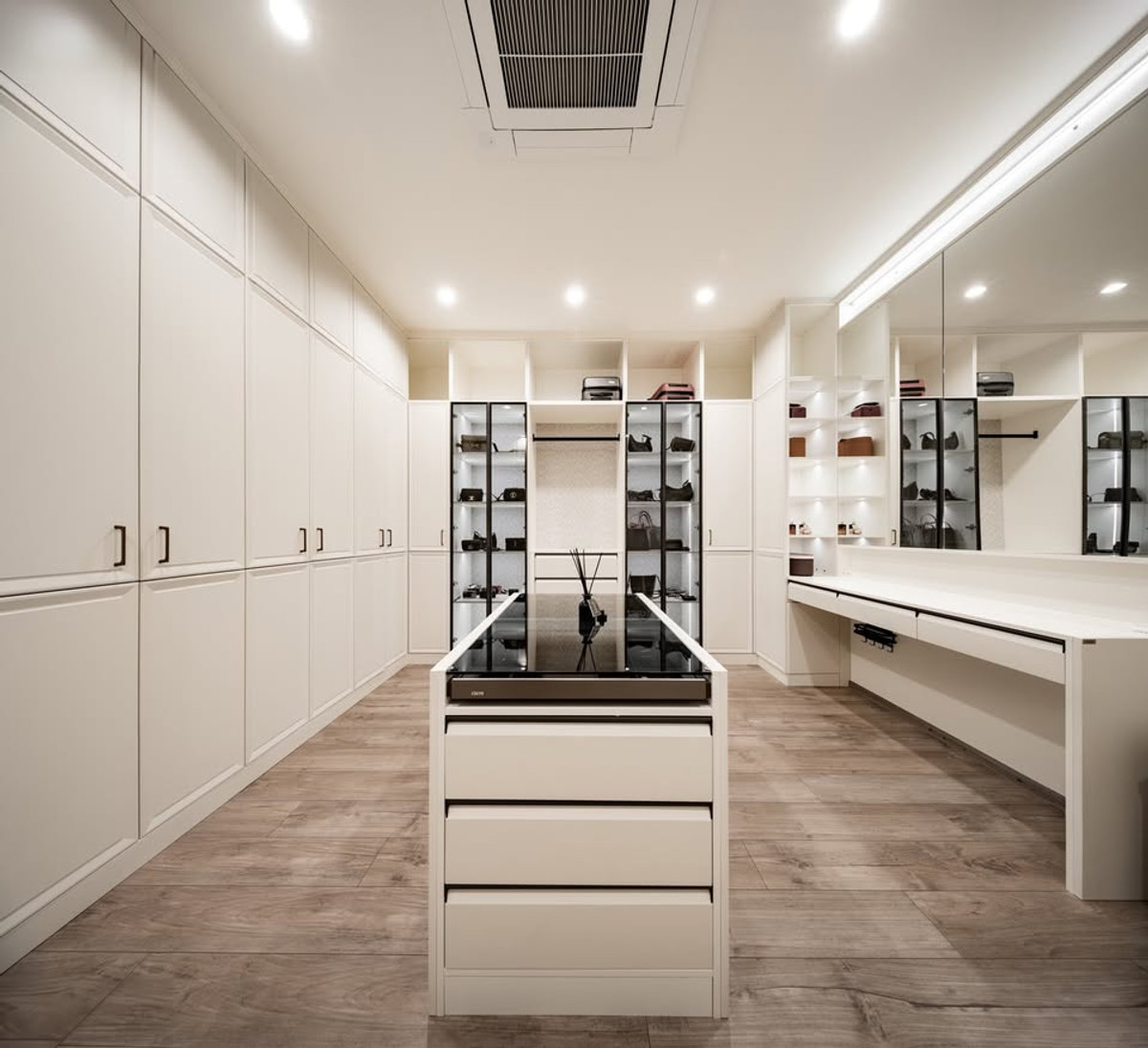 Chokchai 4, Ladprao 71, Ladprao 48, : Luxury pool villa for rent in Ladprao area, 300,000 THB/month, also available for sale at 30 million THB/month [MKh260203]