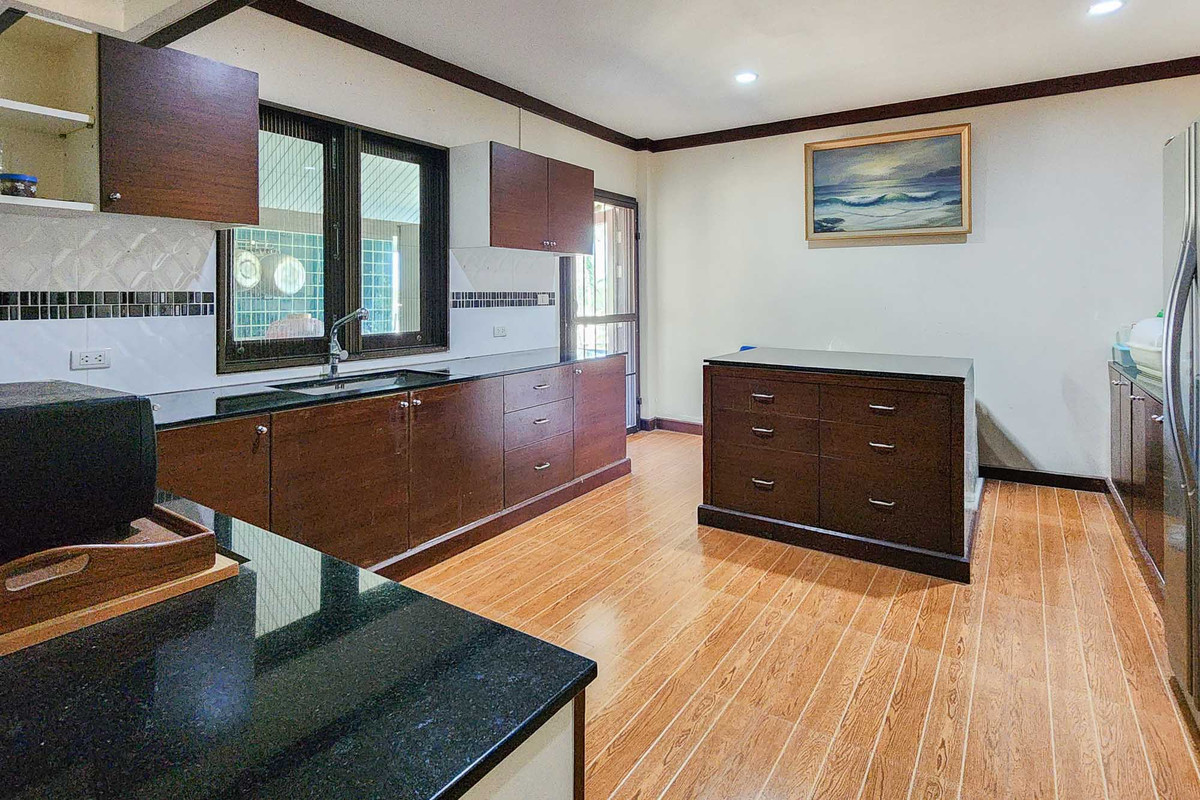 ขายบ้านเชียงใหม่ : บ้านสวนส่วนตัวหลังใหญ่ พร้อมสระว่ายน้ำ บรรยากาศเงียบสงบ