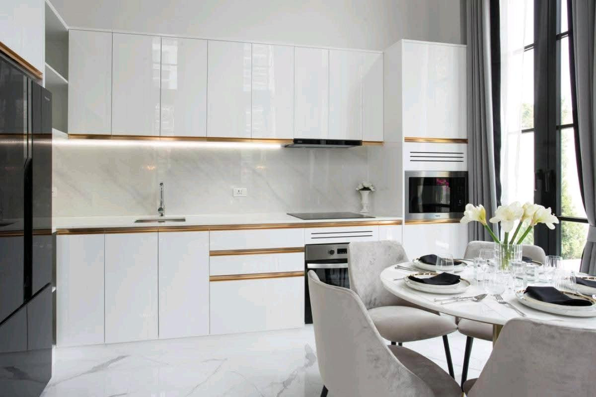 ทาวน์โฮมสุขุมวิท อโศก ทองหล่อ : 🚩For Rent/Sale : Maison blanche 67 / 🛗 Elevator / 3 Bed , 5 Bath