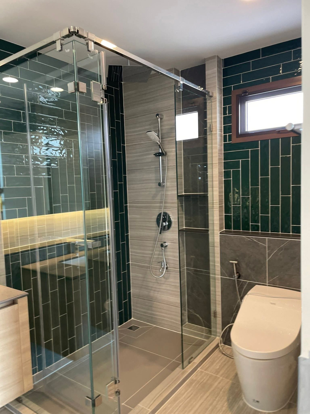 For RentHousePattanakan, Srinakarin : New house, fully furnished Ready to move in immediately, parking for 3 cars, including EV charger ✨