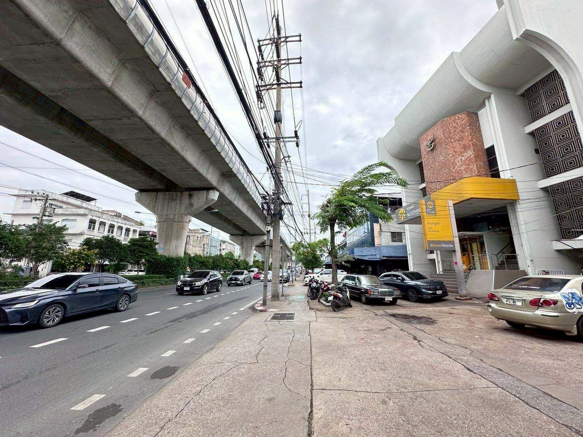 For SaleShop HouseBang kae, Phetkasem : Shophouse/commercial building for sale, 3 floors Soi Phetkasem 18/1, near MRT Bang Phai, MRT Tha Phra, very good location, only 20 meters from the main road.