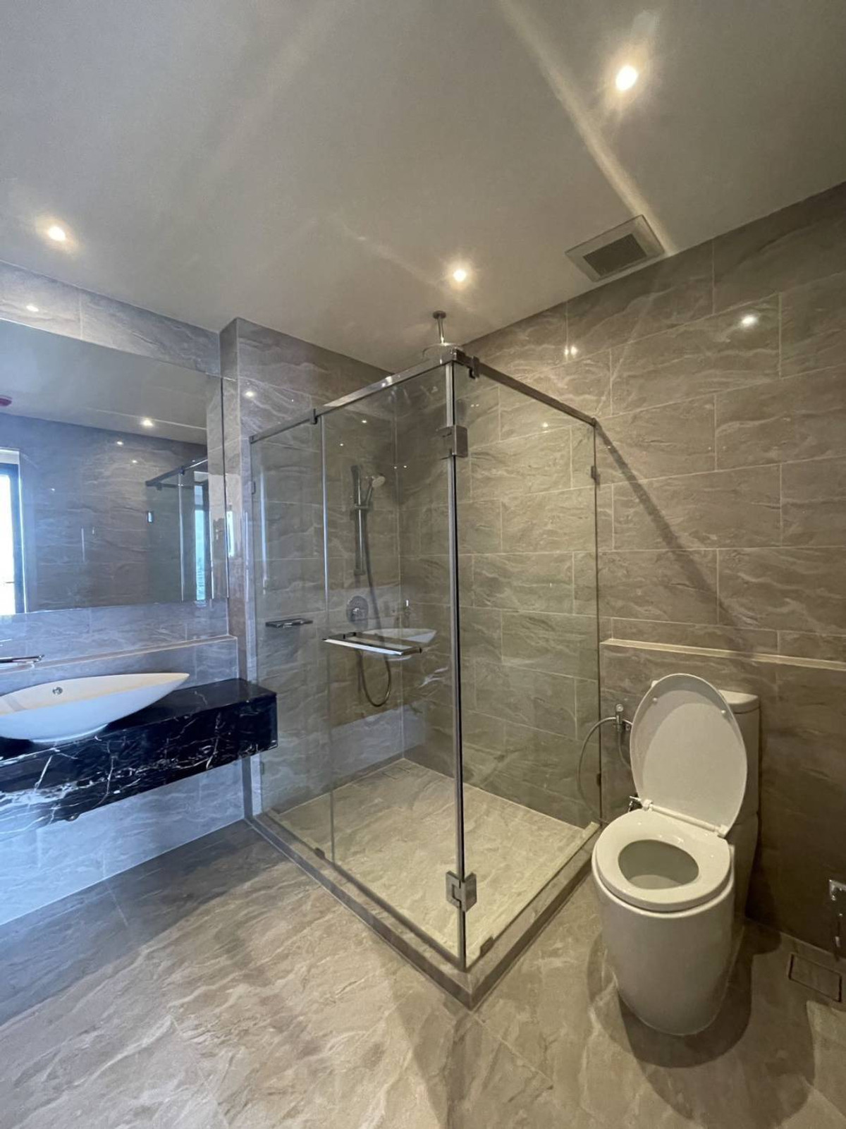 ให้เช่าคอนโดพระราม 9 เพชรบุรีตัดใหม่ RCA : Ashton Asoke-Rama 9 Condo for RENT  ** Ashton Asoke - Rama 9  ห้องกว้าง 35 ตรม. 1 นอน 1 น้ำ พร้อมอยู่@ 28,000 บาท โทรด่วน 096-2615656  ห้องกว้าง 35 ตรม. 1 นอน 1 น้ำ เฟอร์ครบ พร้อมอยู่    Location : Rama 9   Selling Price : 28,000 Baht  Condominium near MR