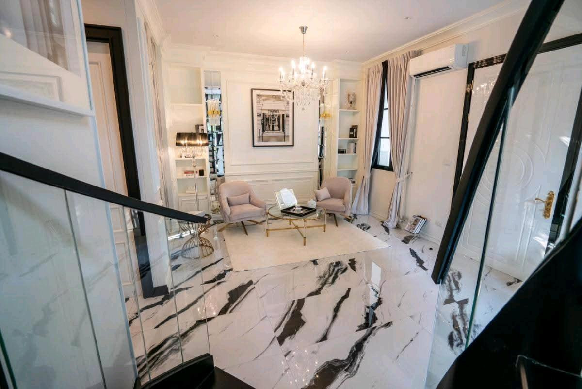 ทาวน์โฮมสุขุมวิท อโศก ทองหล่อ : 🚩For Rent/Sale : Maison blanche 67 / 🛗 Elevator / 3 Bed , 5 Bath