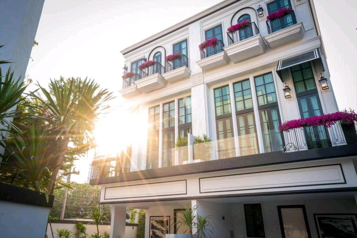 ทาวน์โฮมสุขุมวิท อโศก ทองหล่อ : 🚩For Rent/Sale : Maison blanche 67 / 🛗 Elevator / 3 Bed , 5 Bath