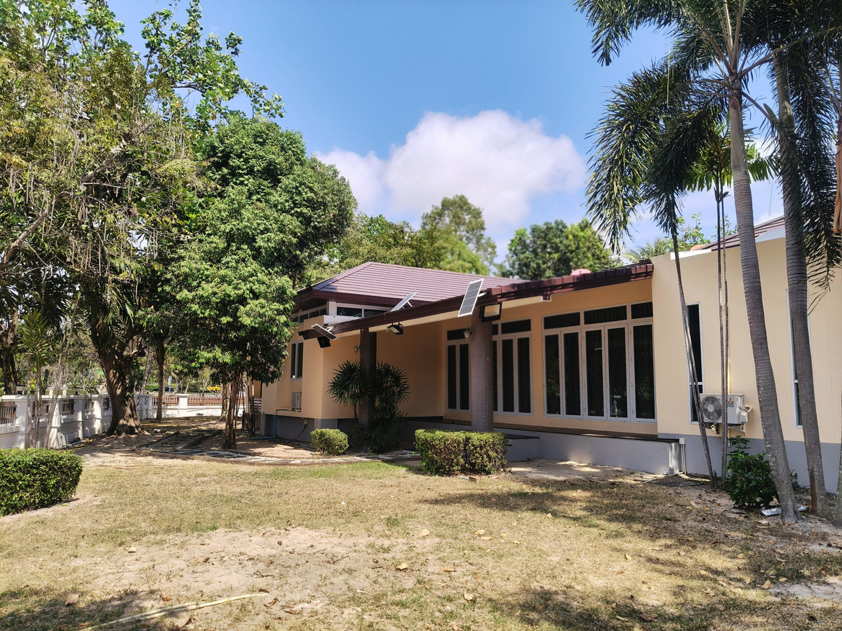 ขายบ้านระยอง : ⛳️ ขายบ้านหรูสไตล์รีสอร์ท ติดสนามกอล์ฟ Eastern Star ระยอง บนที่ดินผืนใหญ่ 880 ตร.ว. ชีวิตพักผ่อนระดับ Exclusive ที่คุณครอบครองได้